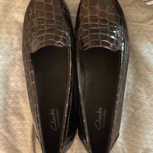 Clark’s Croc Print Comfort Slides Loafers 8.5